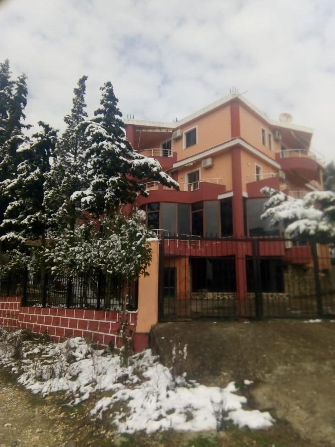 Hotel Moris Kryemedhej Exterior photo