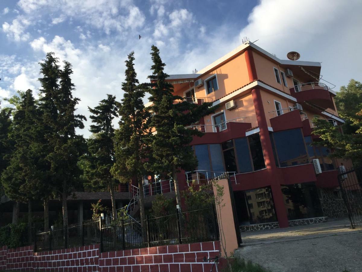 Hotel Moris Kryemedhej Exterior photo