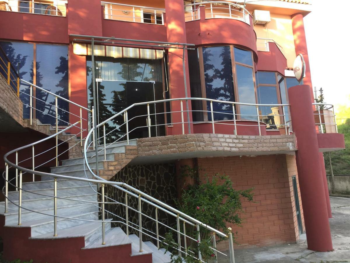 Hotel Moris Kryemedhej Exterior photo