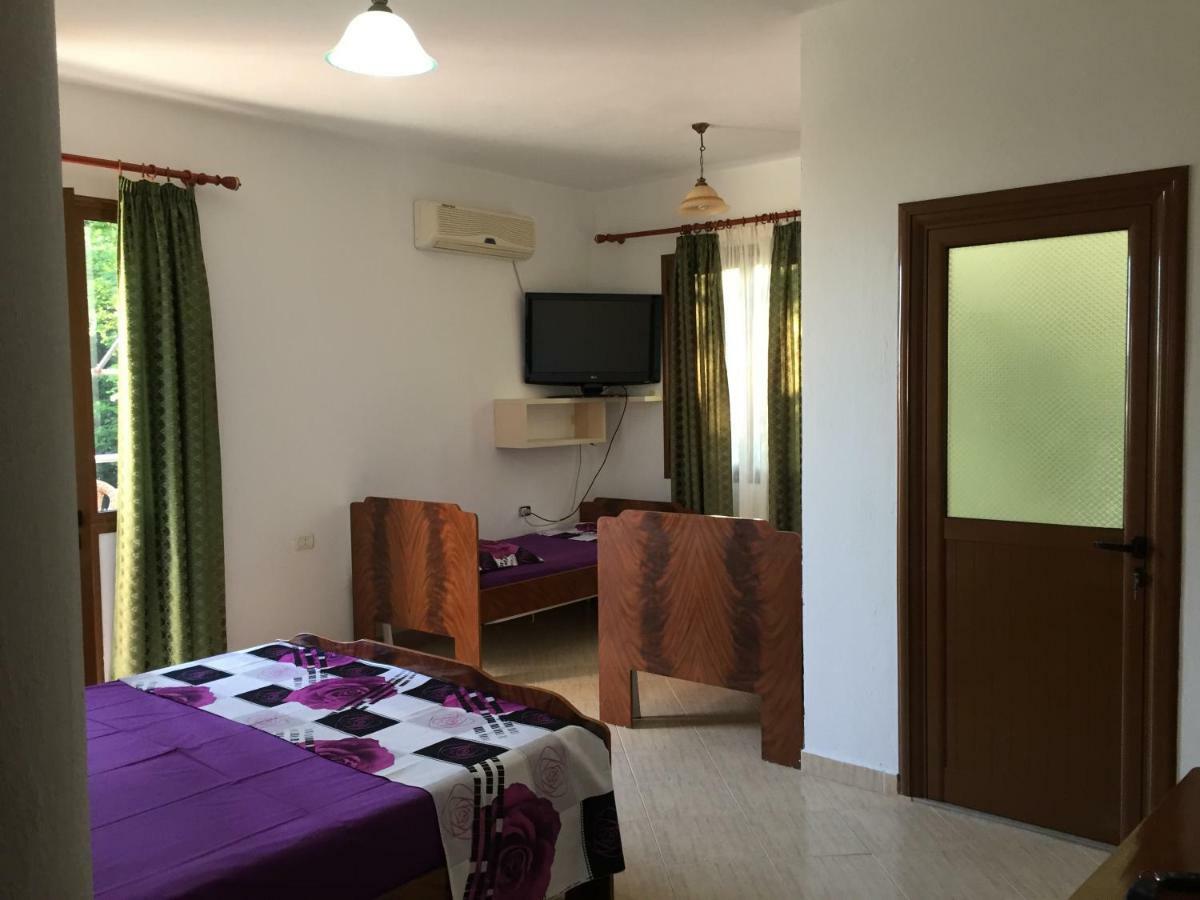 Hotel Moris Kryemedhej Exterior photo